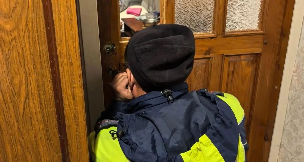 В Чувашии гаишники вскрыли дверь к 83-летнему мужчине, который не откликался дочери