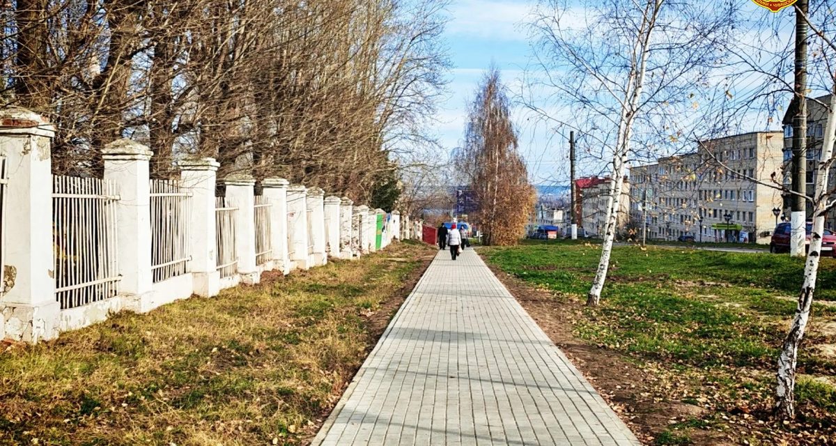 Жители Козловки выбрали благоустройство улицы и получили 370 метров новой зоны со скамейками