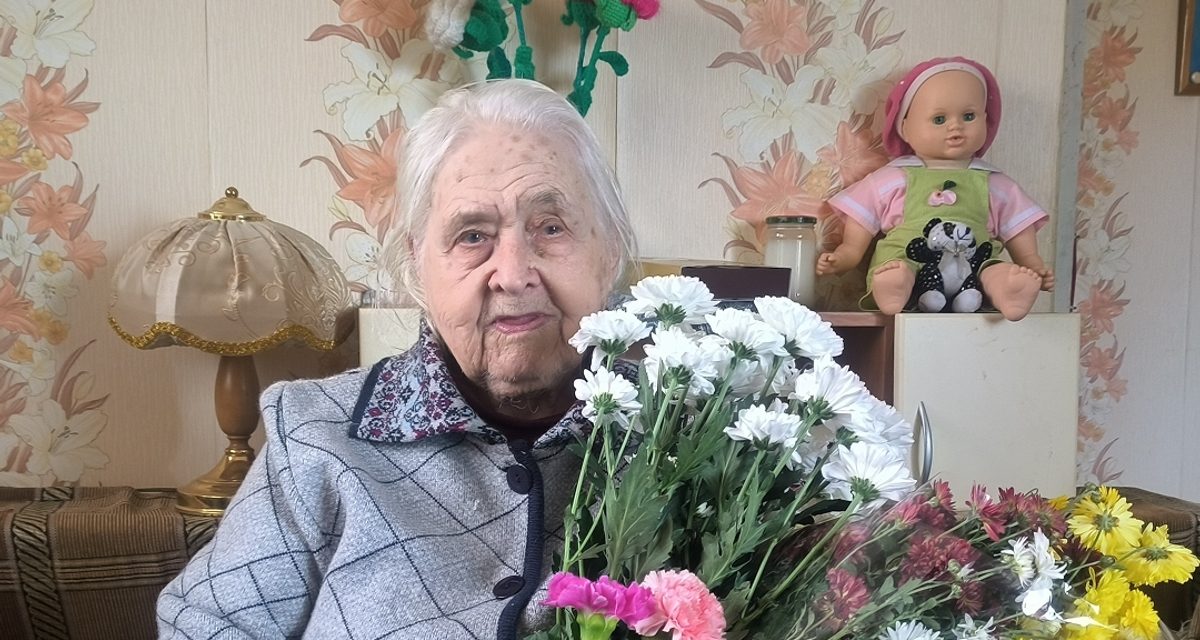 Вера Ятманова перед 104-летием рассказала, что живёт, пока двигается и помогает семье