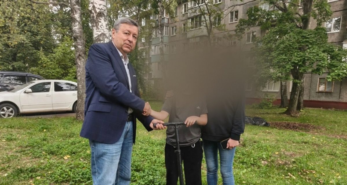Валерий Андреев узнал о мечте шестиклассника и подарил ему самокат