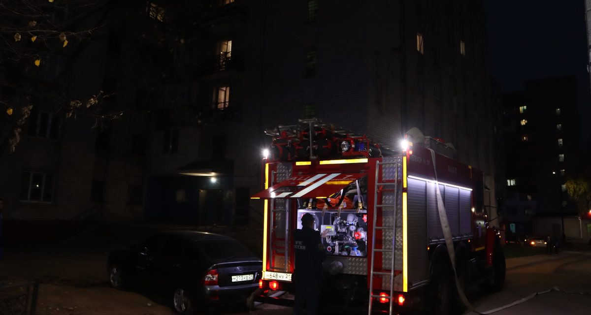 При пожаре в общежитии Чебоксар спасли 11 человек, включая четверых детей