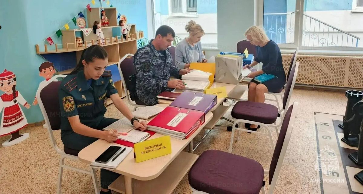 Сотрудники МЧС проверили пожарную безопасность школ Чувашии перед учебным годом